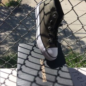 Junior bRaND neW converse